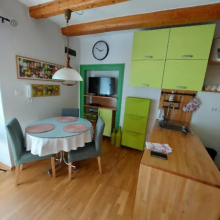 Stella - Parking Apartment