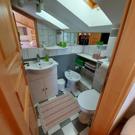 Stella - Parking アパート