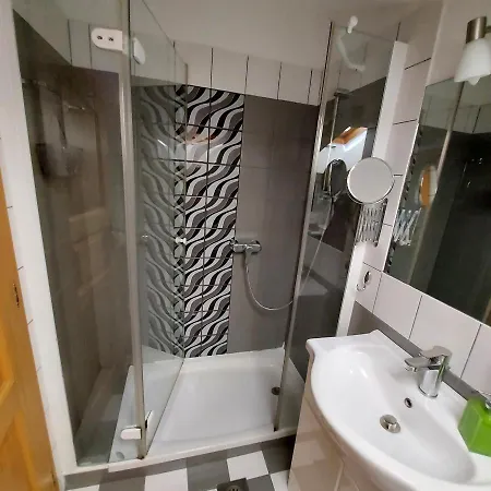 Stella - Parking アパート *