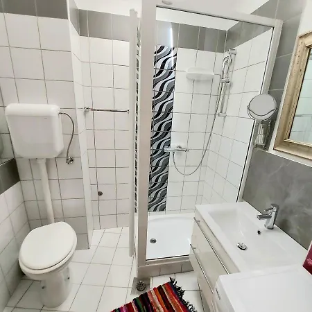 Stella - Parking * ピラン