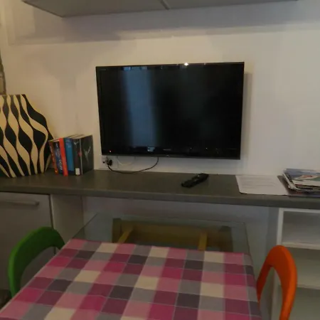 Stella - Parking アパート ピラン