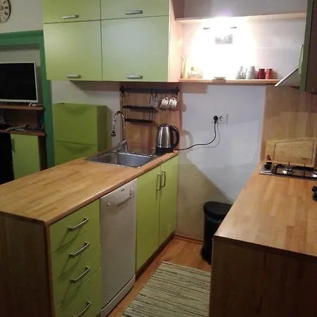 Stella - Parking ピラン