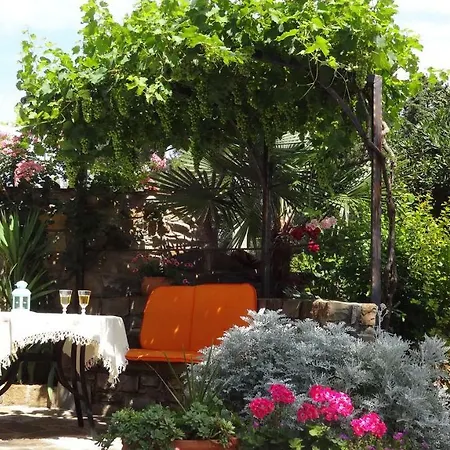 Stella - Parking Lejlighed *