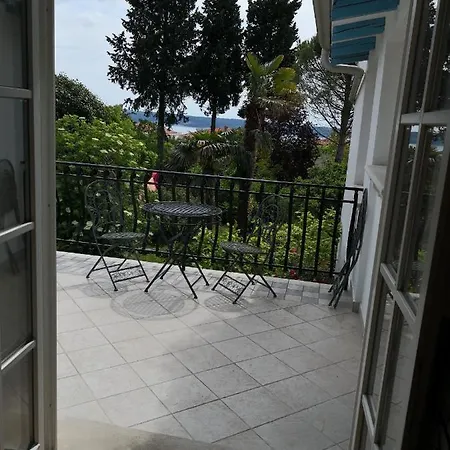 Stella - Parking アパート